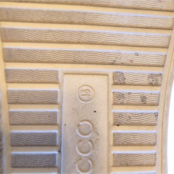 Ecco Light Grey Leather Round Toe Sneakers - Picture 6 of 6